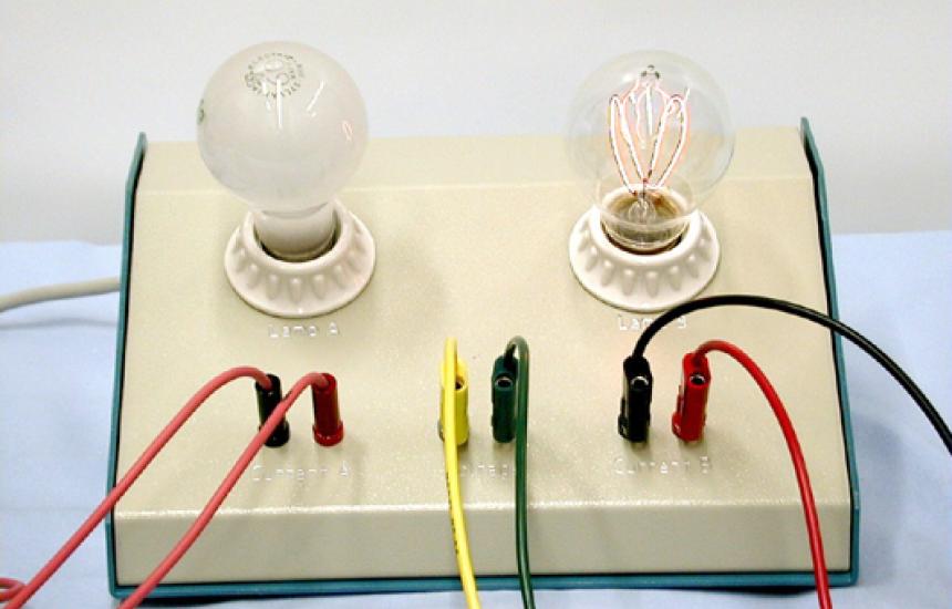 The carbon lamp gives off less light than its tungsten counterpart (disconnected